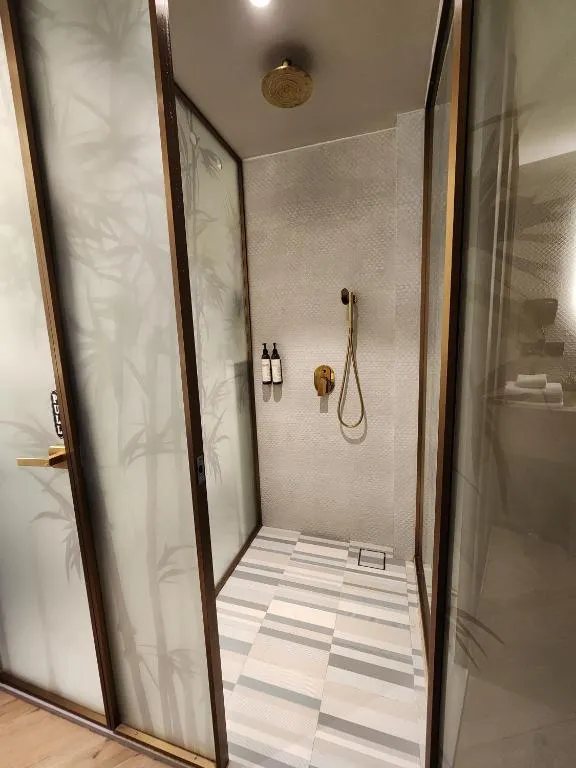 Dragonfly Hotel - The Art Hotel17.webp