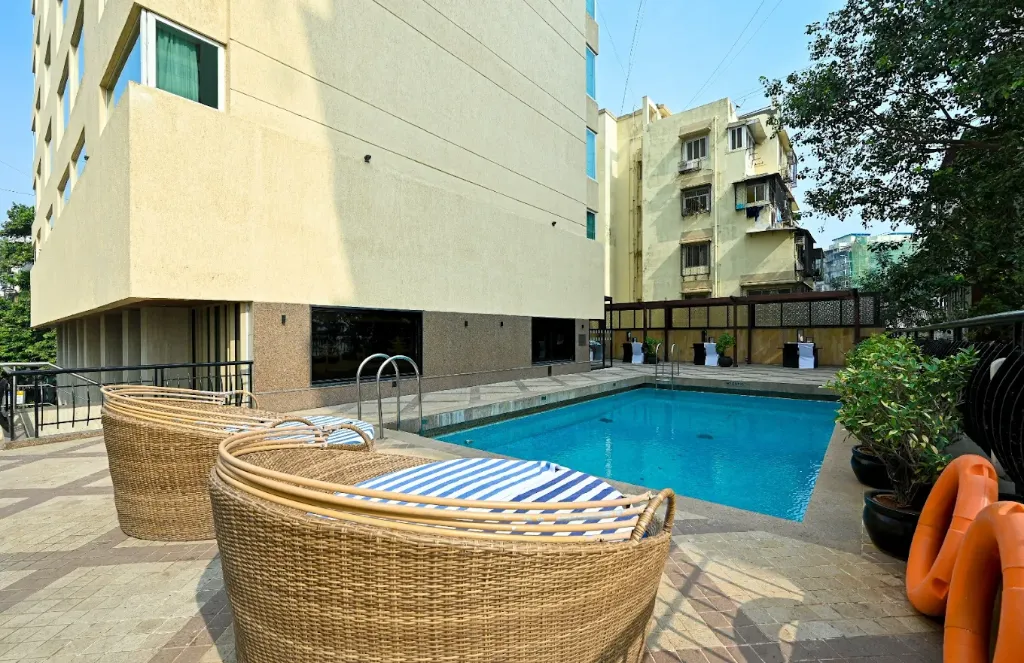 Fariyas Hotel Mumbai20.webp