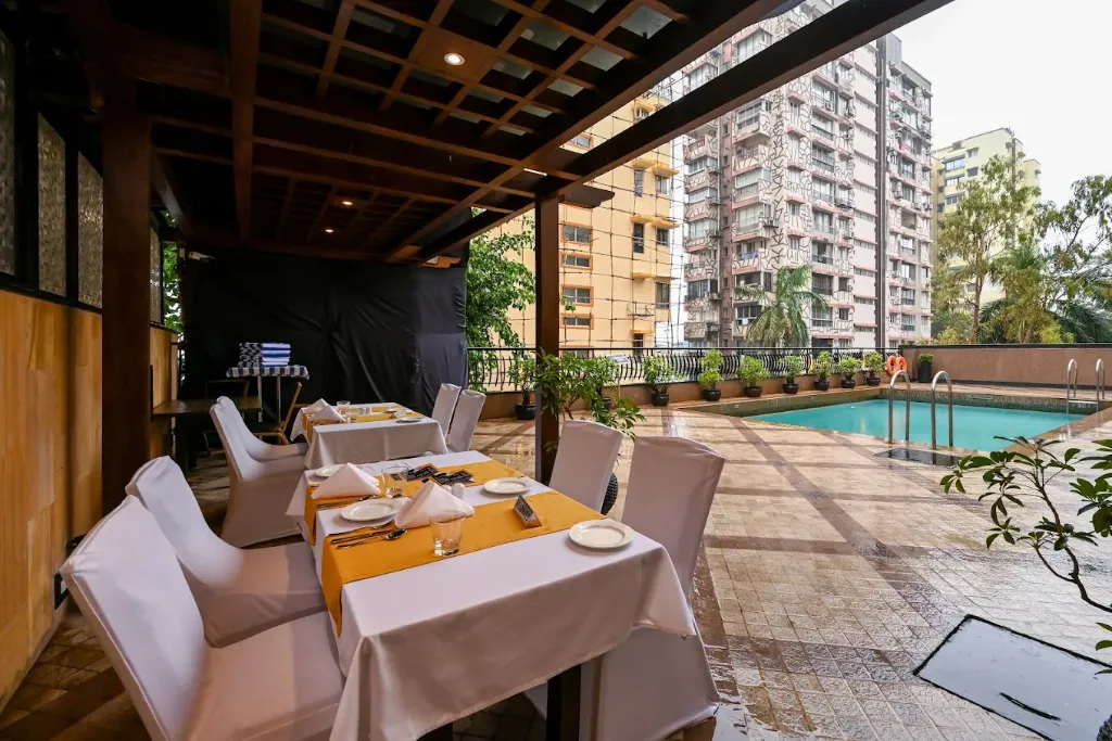 Fariyas Hotel Mumbai4.webp