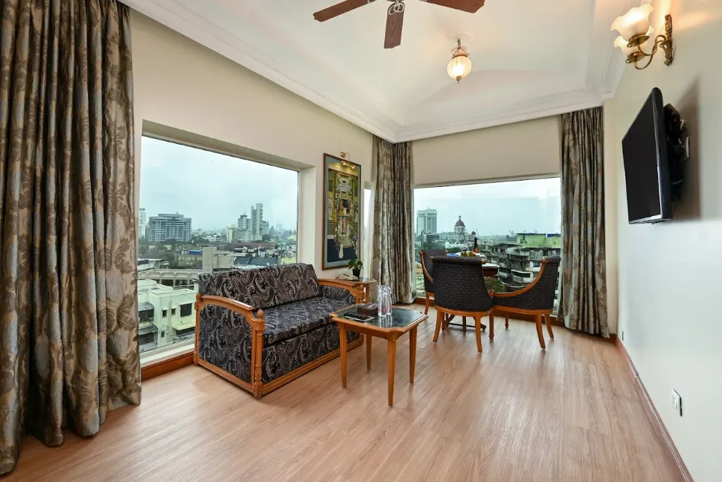 Fariyas Hotel Mumbai16.webp