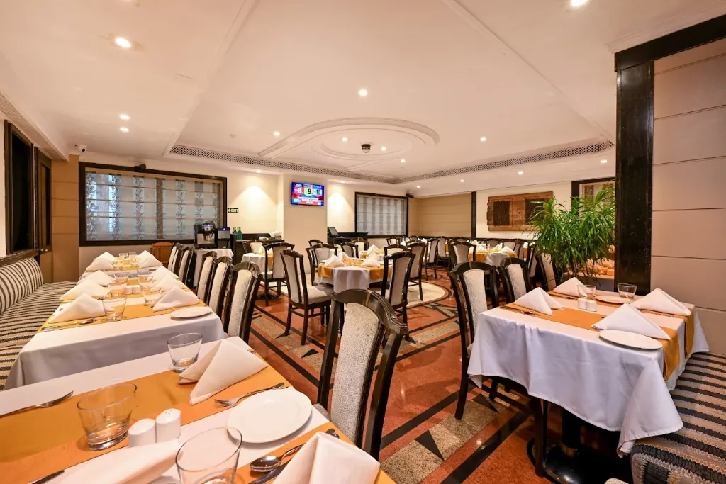 Fariyas Hotel Mumbai8.webp