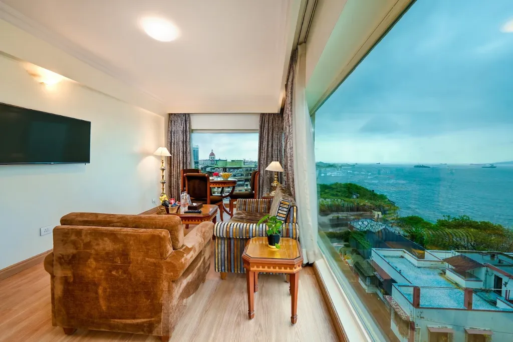 Fariyas Hotel Mumbai10.webp