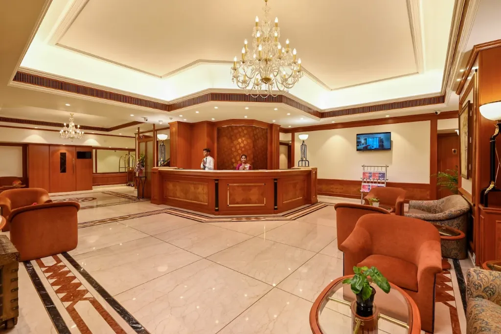Fariyas Hotel Mumbai18.webp