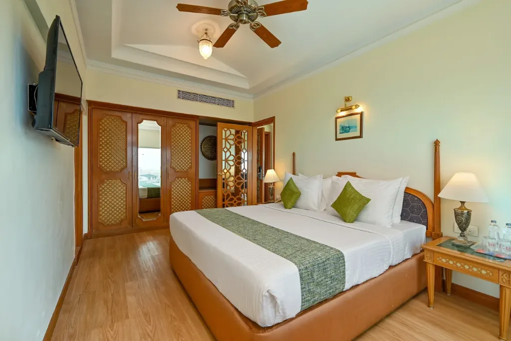 Fariyas Hotel Mumbai6.webp