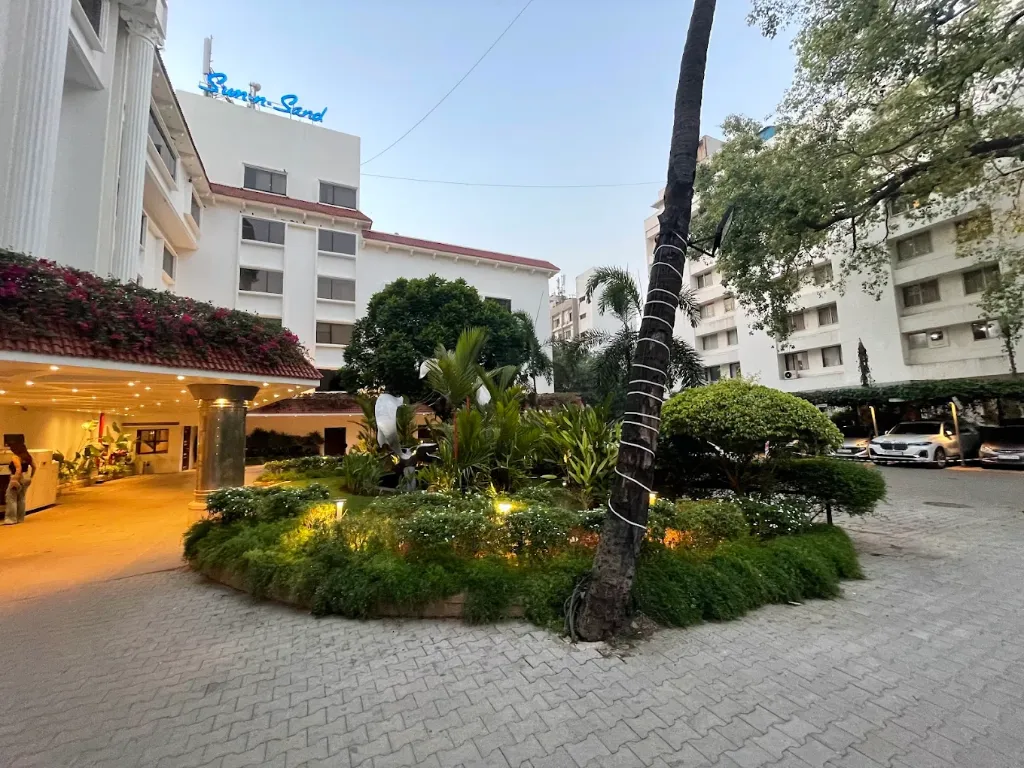 Sun-n-Sand Hotel15.webp