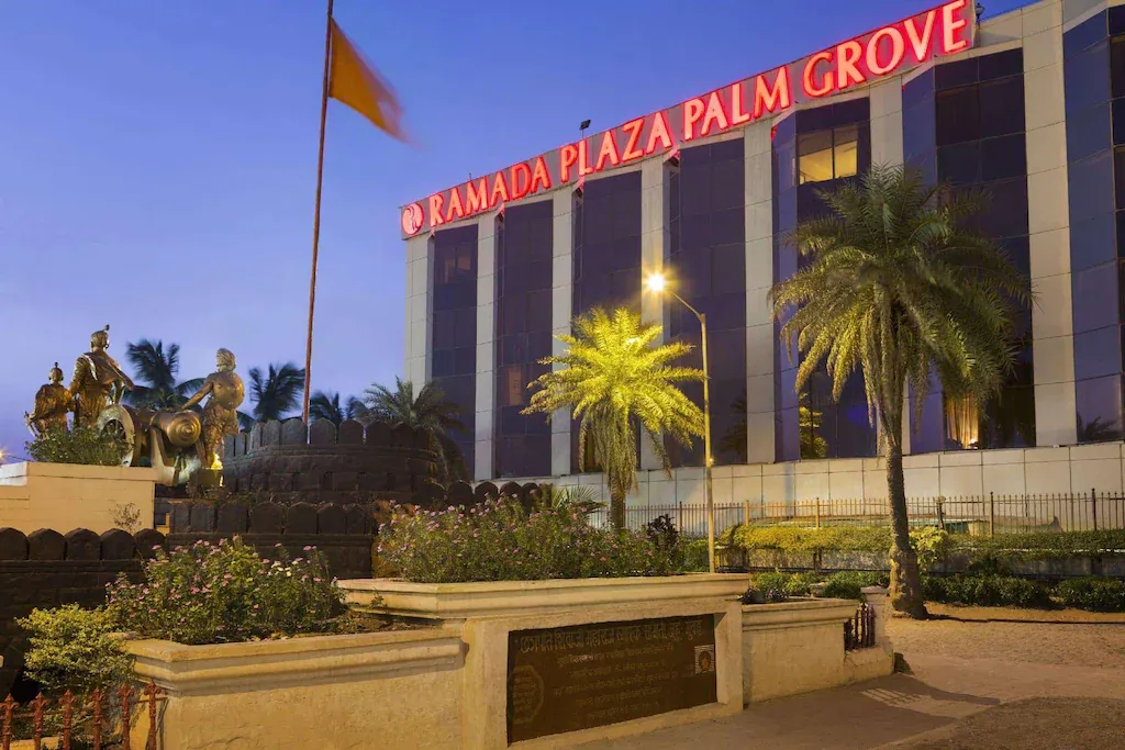 Ramada Plaza by Wyndham Palm Grove.webp