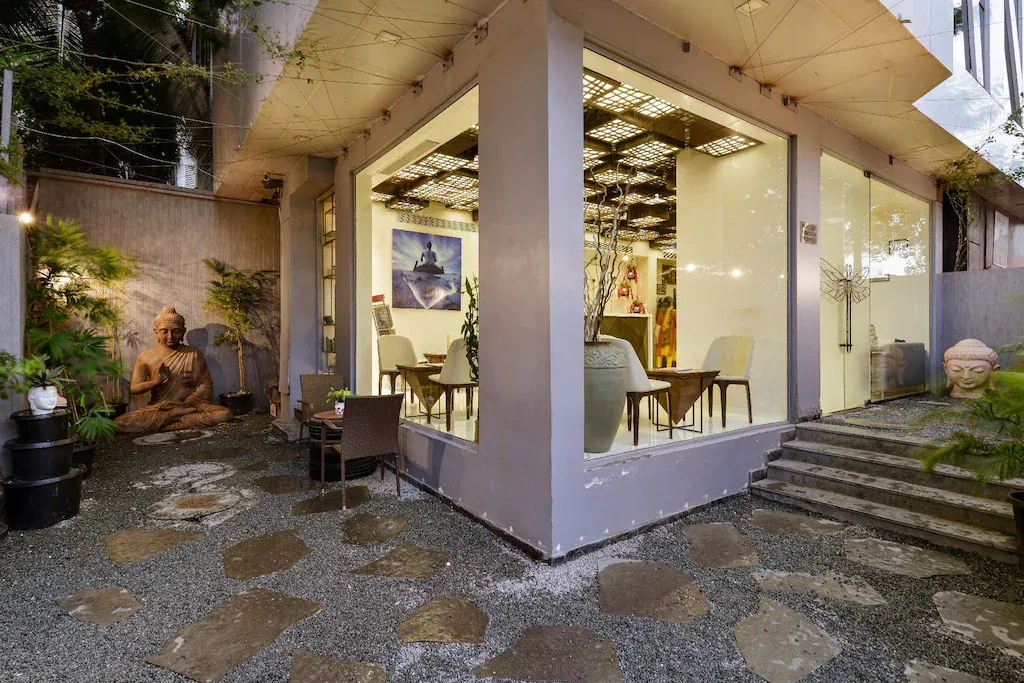 Dragonfly Hotel - The Art Hotel9.webp