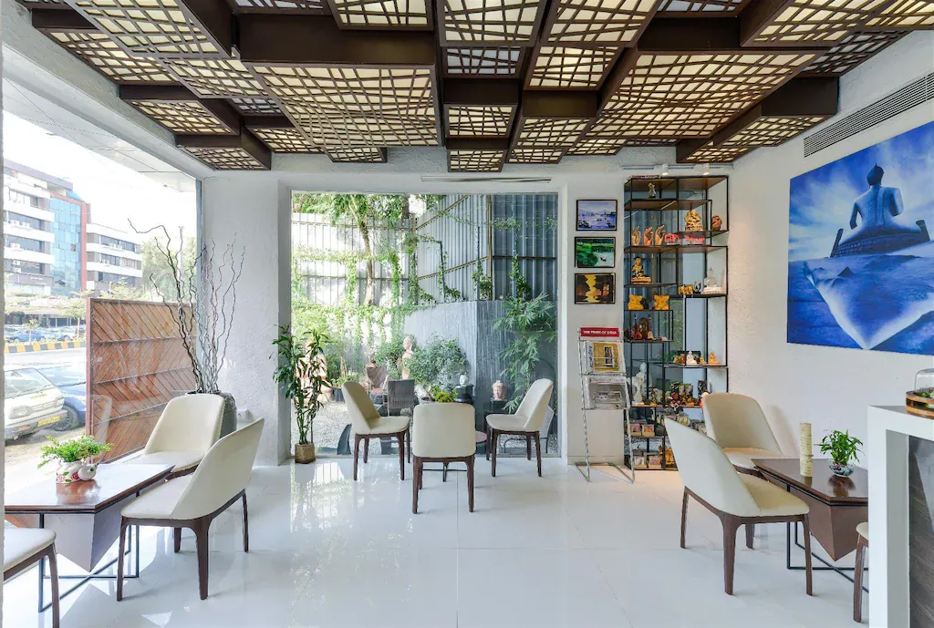 Dragonfly Hotel - The Art Hotel4.webp