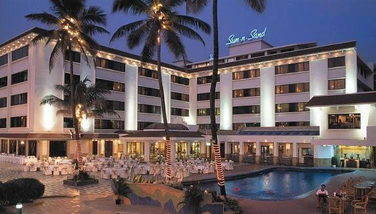 Sun-n-Sand Hotel